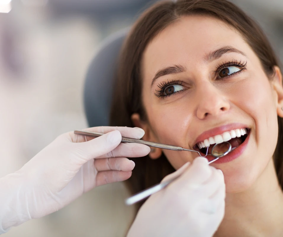 Contention orthodontique réalisée par les Drs Valère à Beausoleil